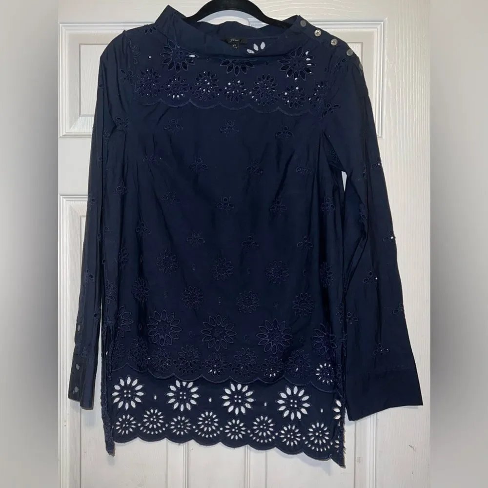J.Crew Funnel neck Eyelet high Low Top navy blue Size 2 Tall ( XS TALL) EUC